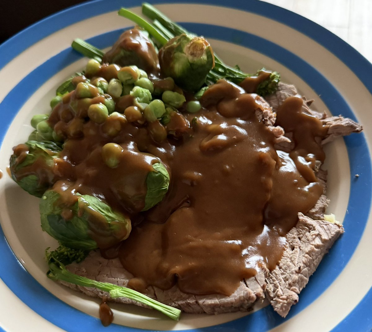 JohnHuyton's tweet photo. Dinner: topside beef slices 🥩 tender stem broccoli 🥦 sprouts 🥬 & marrow fat peas 🫛 with gravy. 

Simple Flavours Simply Delicious 🥰🫶 

Meal Intake approx. 360 calories
Nutracheck App calories verified 📲

#protien #anixety #mentalhealth #lifestylechanges #threemoretogo #7stonelost #diabetes #2026Goals #UFB #ProudMoment