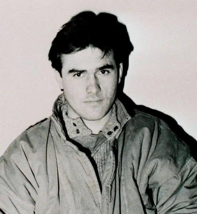 8Patras's tweet image. Σα σήμερα "δραπέτευσε" για πάντα, για τη ΓΕΙΤΟΝΙΑ των ΑΓΓΕΛΩΝ μας ο Νικόλας ο Παλαιοκώστας. Ένας Ληστής με ΜΠΕΣΑ, ένας Επαναστάτης της πράξης. Χτυπούσε μόνο τις τράπεζες, δεν πείραξε ποτέ άνθρωπο. Μοίραζε μέρος της λείας του στους φτωχούς. ΑΘΑΝΑΤΟΣ στις ΚΑΡΔΙΕΣ μας! #antireport🕊️