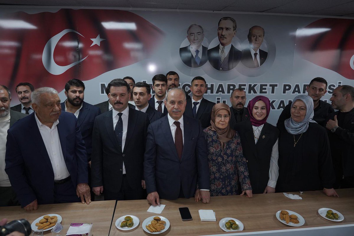 cenkgece's tweet photo. Ülkü Ocakları Gaziantep İl Başkanlığı Olarak 
MHP İl Başkanımız Sn.Sait Kılıç 27.Dönem MHP Milletvekilimiz Sn.Muhittin Taşdoğan Taş Medreseli Çilekeş ağabeylerimiz Önceki Dönemlerden Ocak Başkanlarımız İlçe Başkanlarımız ve yönetimleri 
Ülkücü Şehit Ailelerimizin Emanetleri kıymetli büyüklerimiz Gaziantepin kıymetli yerel basını STK'lar Mukaddes davamıza Gönül veren Milliyetçi Ülkücü Hareketin bütün mensupları olarak bugün MHP Gaziantep İl Başkanlığında bir araya geldik.
Cenabı Allah Milliyetçi Ülkücü Hareketin Birliği dirliğini daim etsin İnşallah.
@ayyildirim1