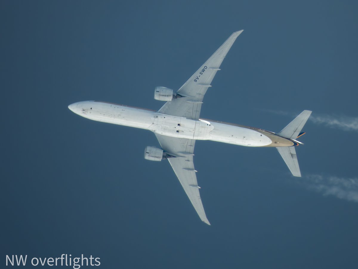 Sx60Contrails's tweet image. Singapore Airlines 777-312(ER) 
9V-SWO 
FRA-JFK at 34,000ft 
17/4/26 
Nikon P1000.
#avgeek #aviationdaily #aviationlovers