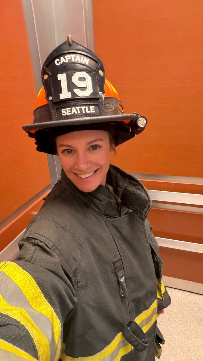 edajS19's tweet photo. Captain DeLuca - Bishop in 2026 was not on my bingo card
It's even funnier when you consider that the helmet actually belongs to Danielle since she took it from the set🤣
#Station19 #GreysABC https://t.co/IKwunvTnz6