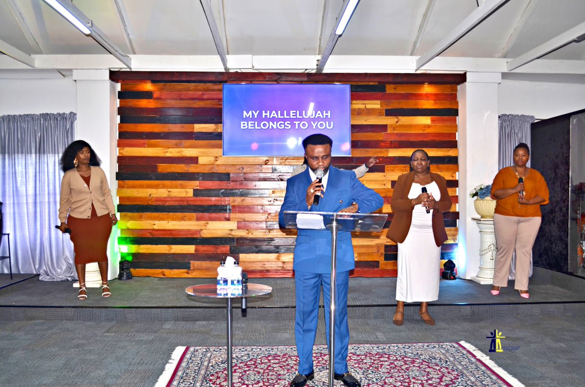 GraceFilledtwit's tweet image. Topic: The blessing of service
Scriptures: Mark 10:45 and John 13:14-15
The blessing of service:
Service positions you for greatness
Service attracts God’s Word
Service opens doors for favour
Service multiples what you already have
Service brings joy and fulfilment
#service