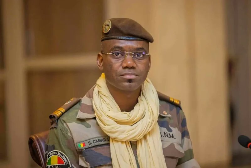 MALI: Minisitiri w’Ingabo wa Mali, Sadio Camara, yishwe mu bitero byagabwe ku birindiro bya gisirikare mu bice bitandukanye by’igihugu. Ibi bitero byakozwe n’imitwe yitwaje intwaro ifitanye isano na al-Qaeda n’abarwanyi b’Aba-Tuareg.
#citynews