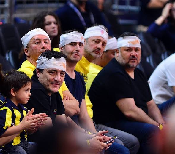 polat_akmn's tweet photo. O gün sana itibar suikastı yapanlar, o günden sonra her sene daha rezil şekilde gün yüzü göremez oldu. Sen ise alnın ak, başın dik hayattasın. Haklının acelesi yok. Seninde dediğin gibi hocam ; ALLAH VAR ALLAH ! https://t.co/94fkDwYxda