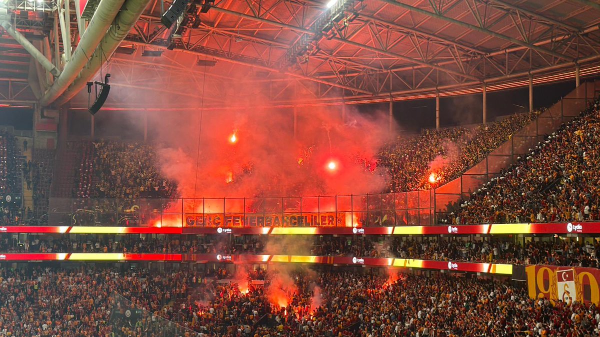 mertotcglu_GFB's tweet photo. Sahadaki ruhsuzlardan daha çok hakkını verenlere selam olsun.
 
@Fenerbahce https://t.co/Jawp5Pske5