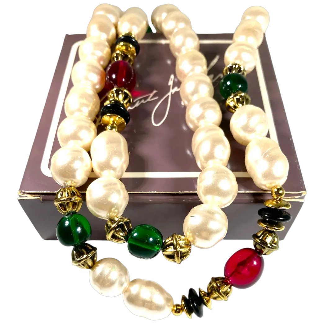 ClarasJewelry's tweet photo. Kenneth Jay Lane Imitation Pearls Red Green Beaded Renaissance Necklace 1989 MIB
#rubylane #vintage #retro #necklace #designer #hautecouture #beads #pearls #vintagejewelry #giftideas #jewelryaddict  #vintagebeginshere https://t.co/TCspVkQNqg https://t.co/jbJtWzbZ9C