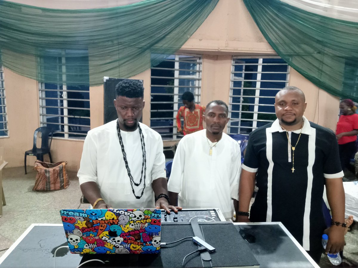 ascetic_mc's tweet photo. Successful wedding 💍 ceremony anchored by me https://t.co/Enif2upPOx