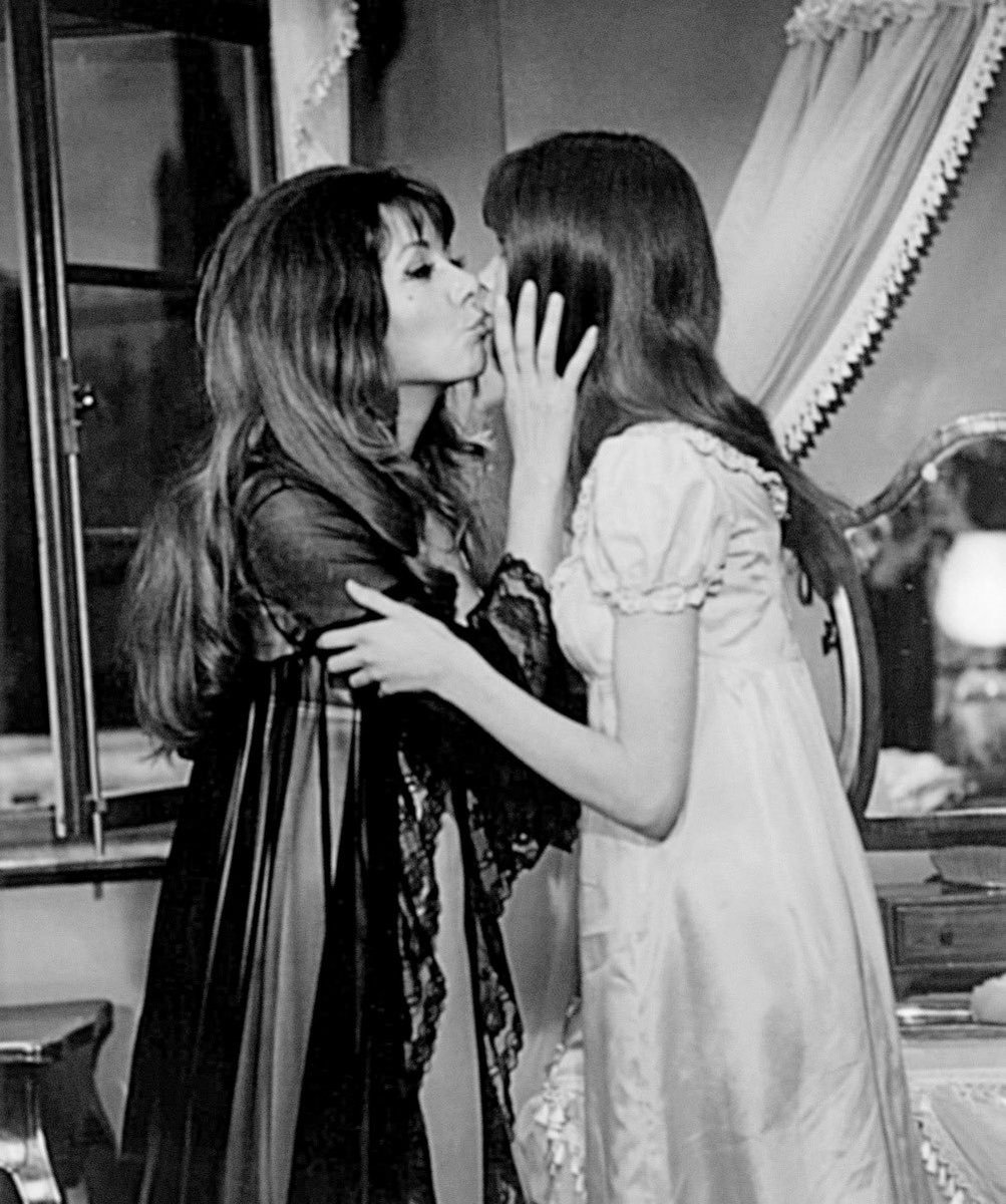 Ingrid Pitt Thinker tweet media