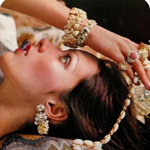 DvilCouture tweet media