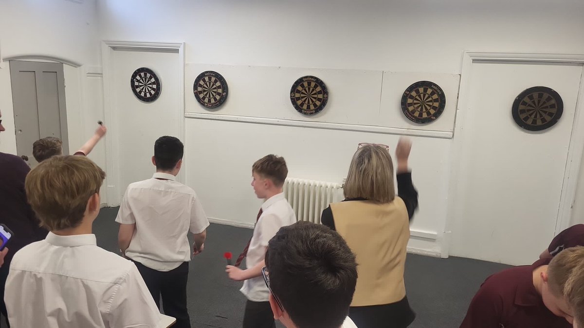 kesacademy's tweet image. House Double Trouble
Dart 🎯 and Gaming 🕹️
Two very different events for the pupils and staff to partake in 🤝
#funfriday