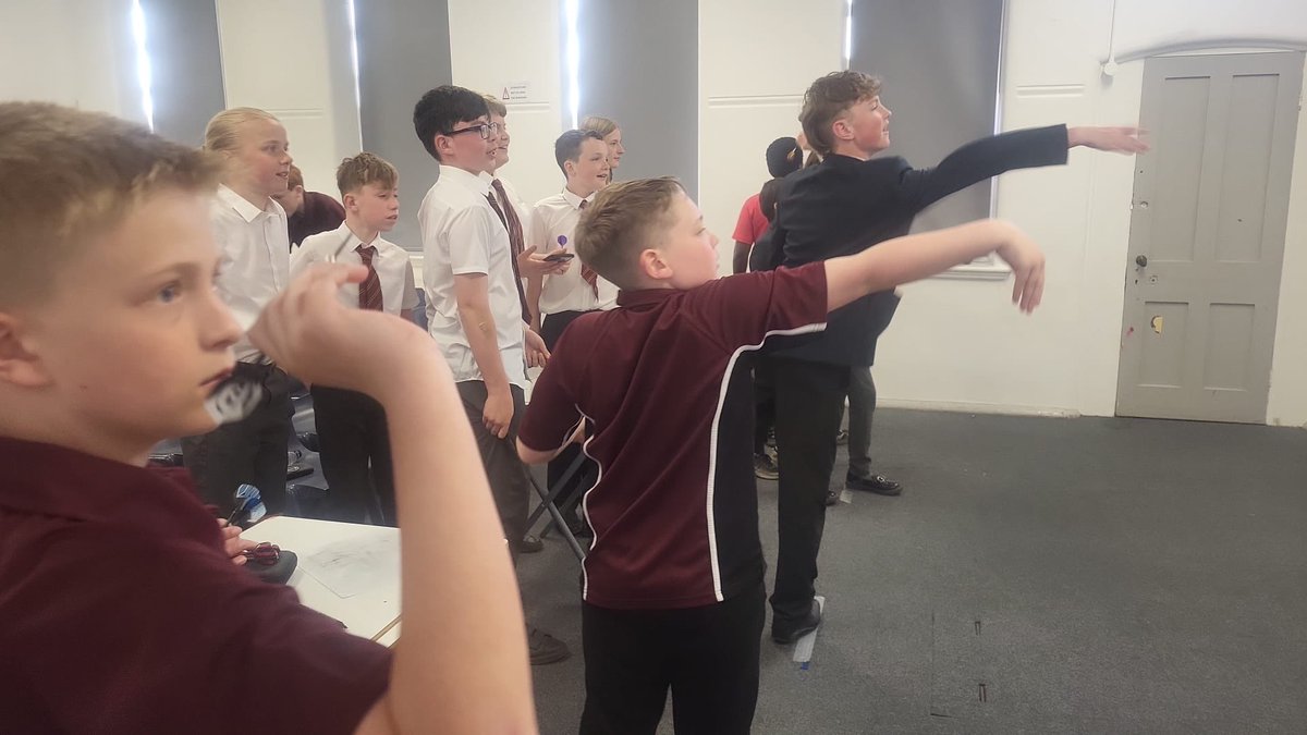 kesacademy's tweet image. House Double Trouble
Dart 🎯 and Gaming 🕹️
Two very different events for the pupils and staff to partake in 🤝
#funfriday