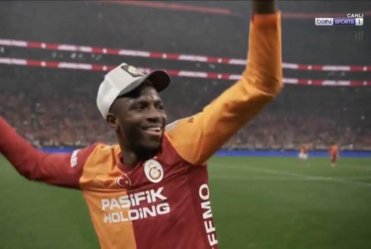 Lukas-Podolski.com tweet media