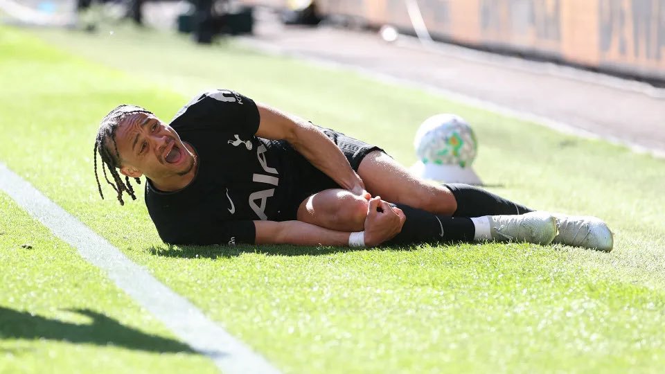 JJpbarbosa10's tweet image. 🚨ÚLTIMA HORA
Ao que tudo indica, Xavi #Simons ficará afastado dos gramados por 7 meses devido a uma lesão no ligamento cruzado anterior.

O #holandês publicou uma mensagem no #Instagram dizendo "Confiem no processo", porém, fontes internas do #Tottenham acreditam que o pior