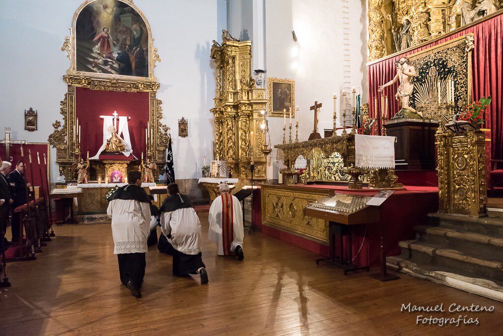 Gracias a D.Eugenio Oterino por la celebración de la Eucaristía.
Gracias a los hermanos de las cofradías <a href="/nazarenospalen/">Nazarenos Palencia</a> 
<a href="/nazarenovall/">Cofradía J.Nazareno</a> 
<a href="/OFSCruzdesnuda/">Cofradía Orden Franciscana Seglar</a> 
<a href="/PiedadVLL/">Piedad Valladolid</a> 
<a href="/CofPedroRegalad/">Cofradia de San Pedro Regalado Valladolid</a> <a href="/CADC_Extramuros/">Carmen de Extramuros</a> y a D.Isaías Martinez
por acompañarnos.

Fotos <a href="/manolo1531/">Manuel Centeno</a>