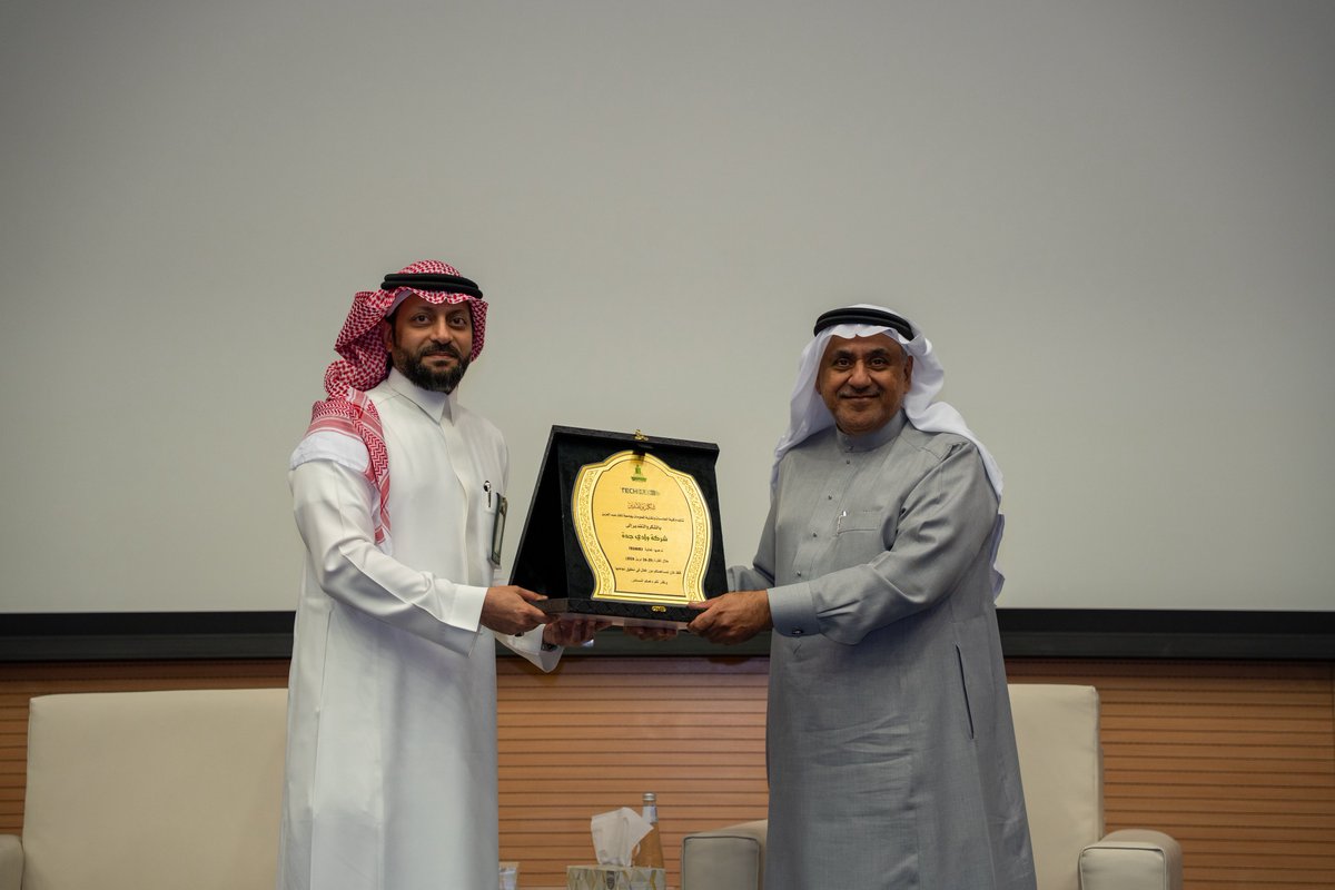 تكريم وادي جدة من كلية الحاسبات وتقنية المعلومات ضمن فعالية Tech Hub، لمشاركتها في دعم برنامج الفعالية وبرنامج حاضنة الأعمال للذكاء الاصطناعي.

#وادي_جدة #WadiJeddah #TechHub