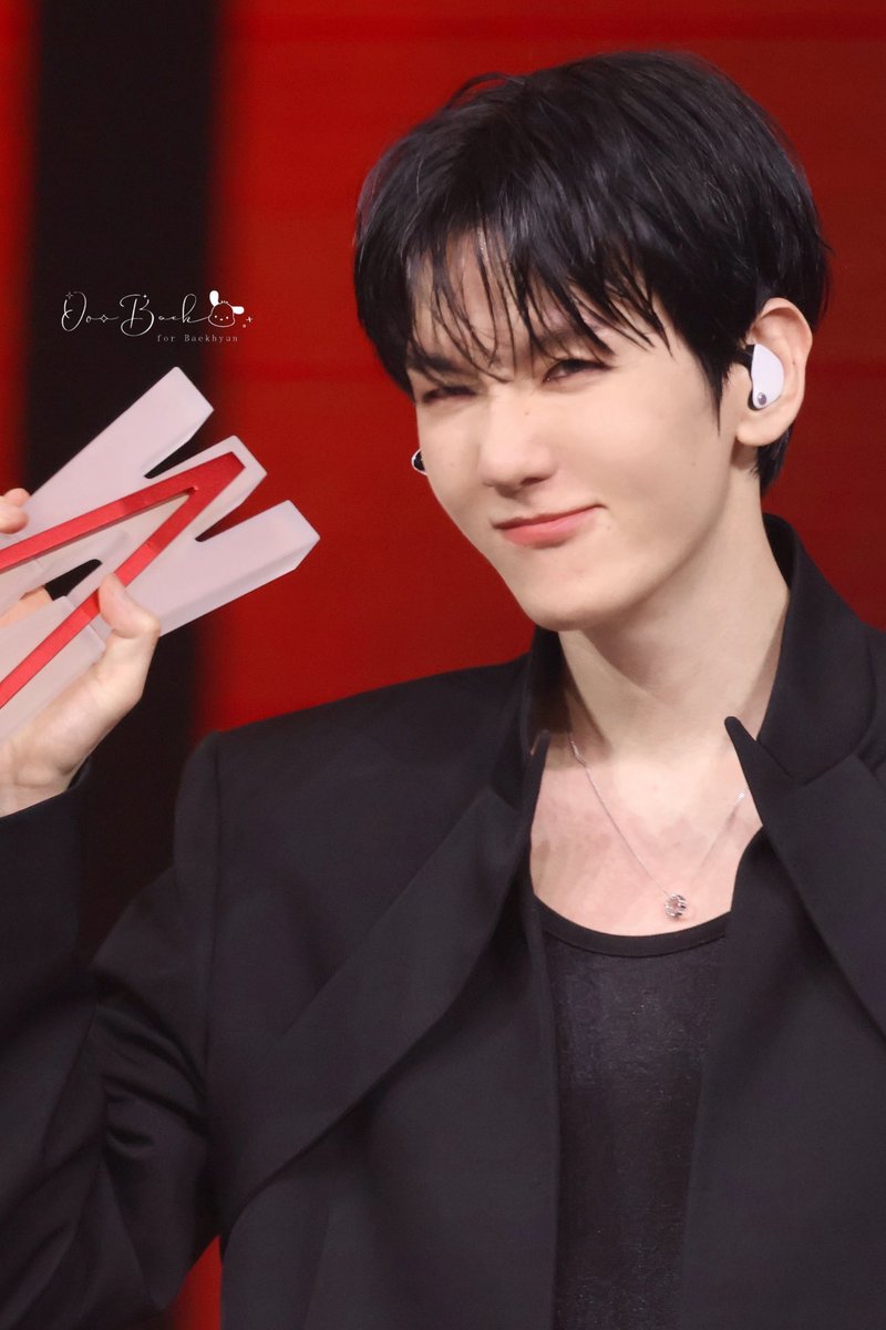 luvesbh's tweet photo. The scrunchy face he made when he won… I’m obsessed with the cutest boxian ever! https://t.co/VbF05mGU1I