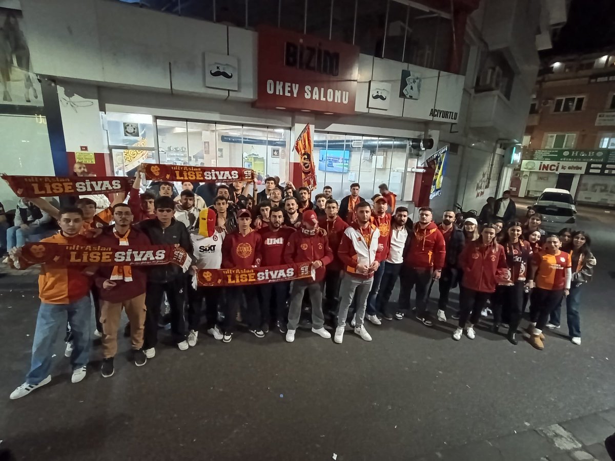 ultrAslansivAss's tweet photo. f*n*r*a*ç* SANA BU YOLDA HİÇ ACIMAK YOK!

GALATASARAY'IMIZ - fb mücadelesini hep beraber omuz omuza izledik. 
#uAYurtiçi #ultrAslansivAs https://t.co/EeMP0SMMw6