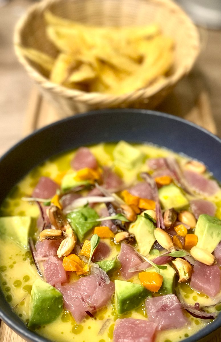 Bcnsingular's tweet image. Amb la cuina colombiana no acostumo a despertar gaires passions, però el Muysca (#Clot 135) és una altra dimensió. Tant l''ajiaco' -la millor sopa que he tastat mai?- com la resta de plats -brutal, la 'posta negra'- m'han entusiasmat. El restaurant on més he gaudit aquest 2026 🇨🇴