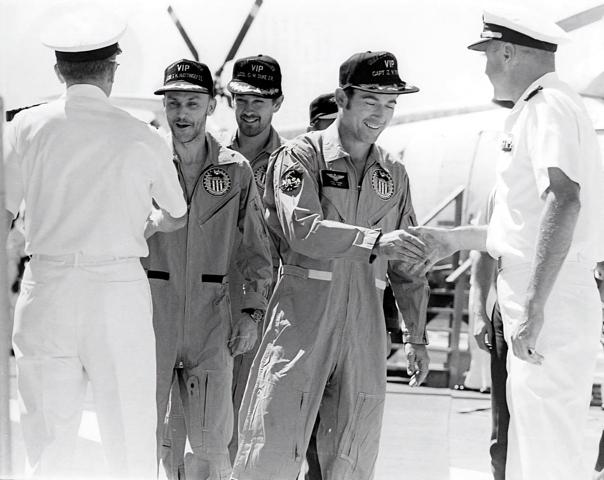 contactlight69's tweet image. #Apollo 16 astronauts Thomas K. “Ken” Mattingly, Charles M. “Charlie” Duke, and John W. Young aboard the U.S.S. Ticonderoga on April 27, 1972, being welcomed by U.S. Navy personnel including Rear Admiral Henry S. Morgan, Jr., and Captain Edward A. Boyd.
contactlight.de