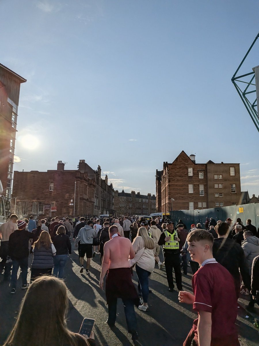 aitchison_david's tweet photo. Sunshine on Leith ♥️🇱🇻♥️ https://t.co/jbUbrqEPFX