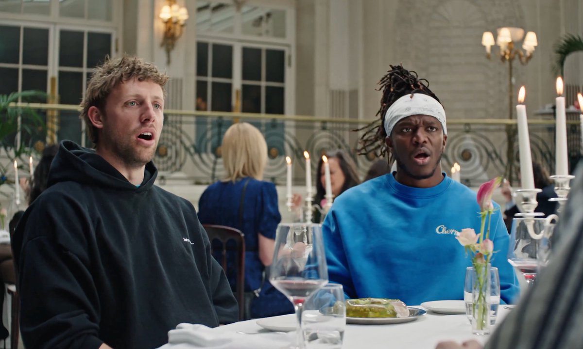 Anecdote : 
Le lieu de tournage d'<a href="/AmineMaTue/">Amine 😞🌧</a> pour le teaser de nouveau Eleven All Star est le même restaurant que la scène culte de "Top Secret"