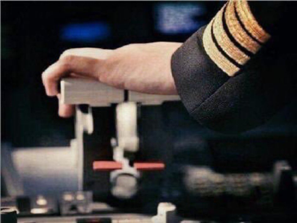 كل الشكر والتقدير لطيارينا الأبطال في #اليوم_العالمي_للطيارين ✈️
جهودكم ومسؤوليتكم هي أساس سلامة الرحلات وراحة المسافرين، نفتخر بكم وبعطائكم المستمر.