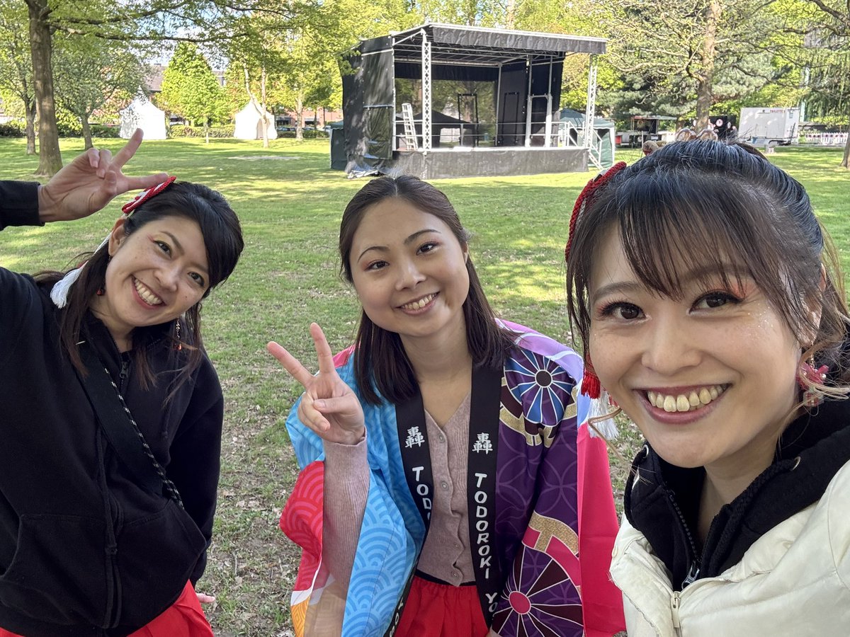 ykr_b520's tweet photo. ドイツに戻ってきての演舞💃
朝は気温1桁台で寒かったけど、お天気良くてお昼頃にはポカポカ☀️
気持ちの良い気候の中、踊らせて頂きました〜
#轟よさこい
#ドイツ
#meerbusch kirschblütenfest https://t.co/Y4WVycvkGe