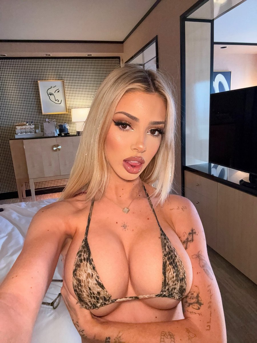 Emily Rose🥀 tweet media