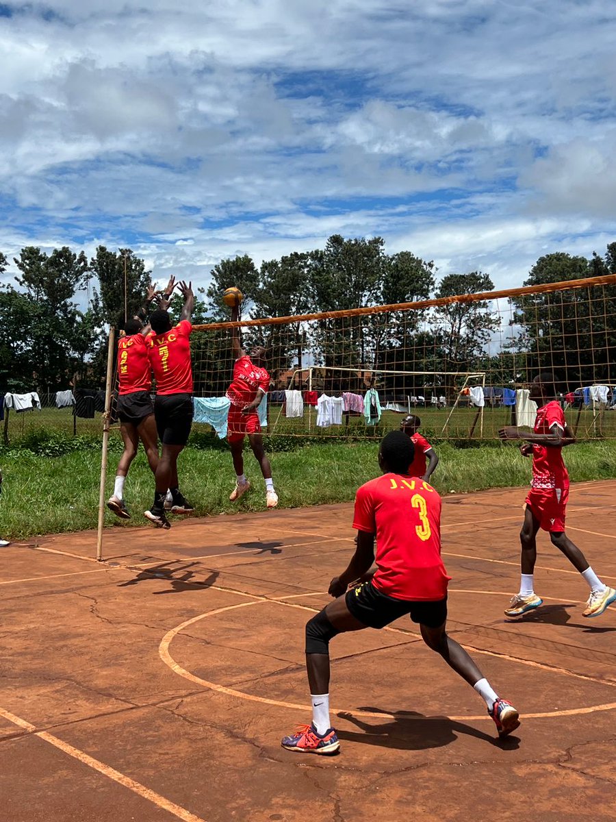 Jinja_VC's tweet photo. We have secured a place in the final after two convincing playoffs semi-final wins of 3:0 in both game 1 and game 2 against Jinja sss in the Lower Eastern volleyball league. 

Bring on the next hurdle 💪
#abirri_mafufu https://t.co/XthYPIgX9l