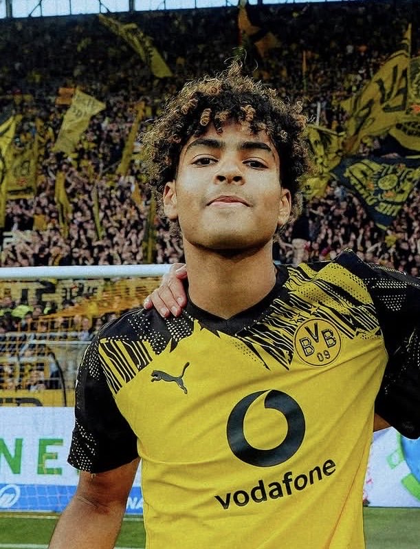 AroooBVB's tweet image. 🇺🇸 Drittjüngster Debütant der Vereinsgeschichte

Mathis #Albert [16 Jahre | 11 Monate | 5 Tage] 

#BVB