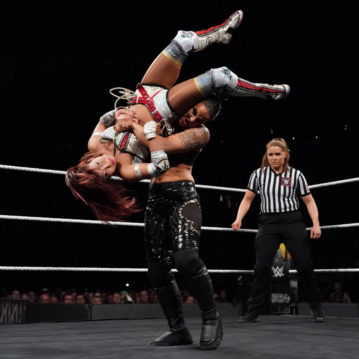 Astrozombies777's tweet image. Shayna and Kairi had such a brilliant fued in #NXT 
@QoSBaszler 👑♠️ @KAIRI_official 🦜