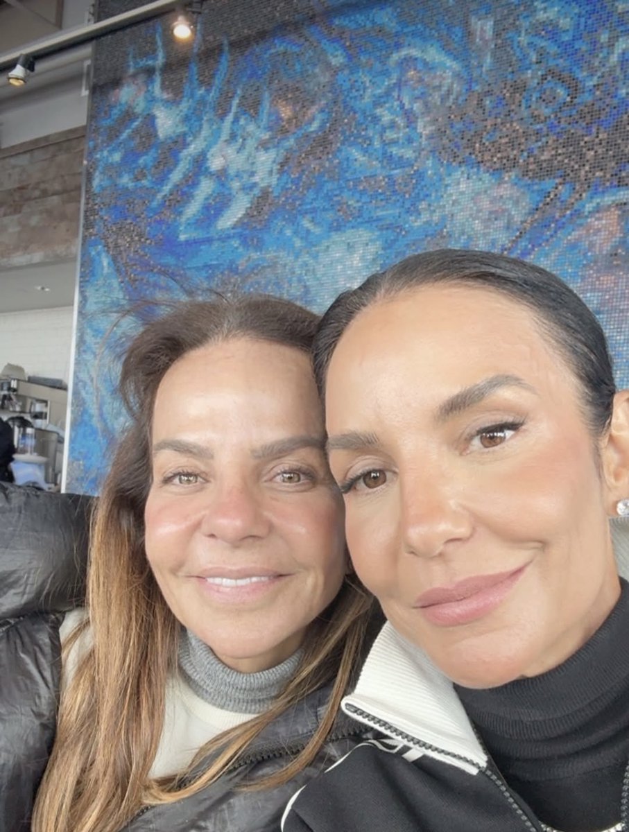 Tem como não amar essa dupla? 🥰 @IveteSangalo e <a href="/CynthiaSangalo/">Cynthia Sangalo</a> aproveitando o domingão nos Estados Unidos.