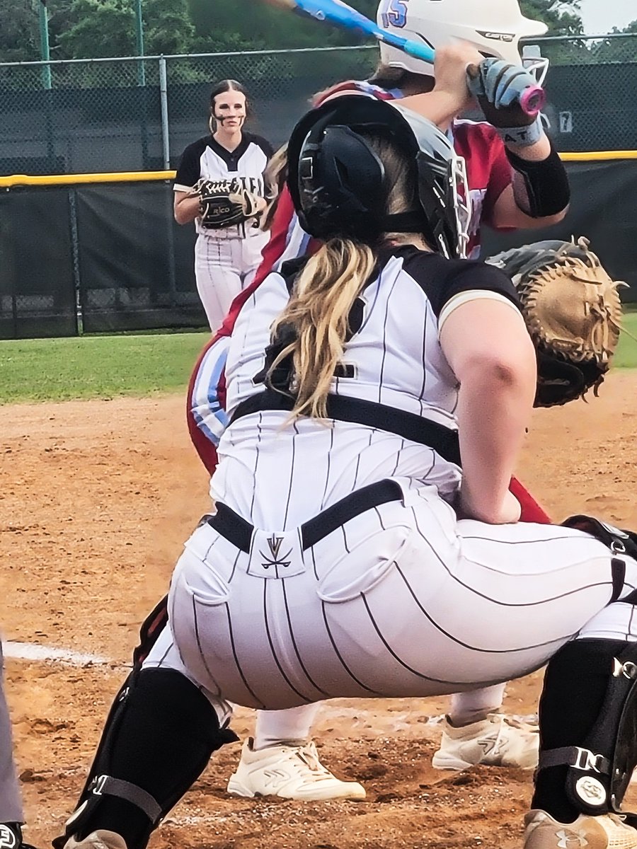 katiedumesnil27's tweet image. Junior season has come to an end! 
Extremely proud of my team this season ! Until next year Lady Pirates ☠️ 💛
#softball #classof2027 #catcher #Texas #StudentAthlete
