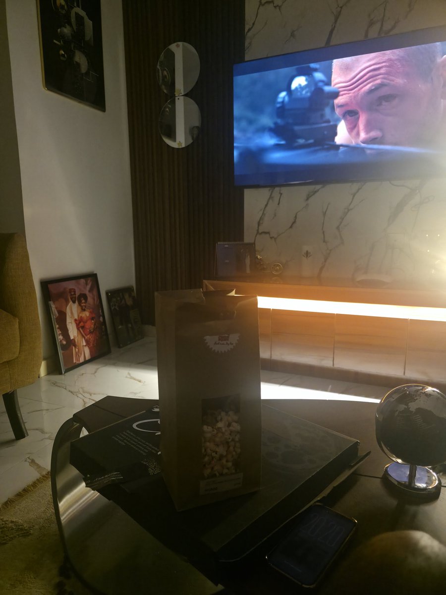 cardigansnow's tweet image. Make I watch movie, e don tey