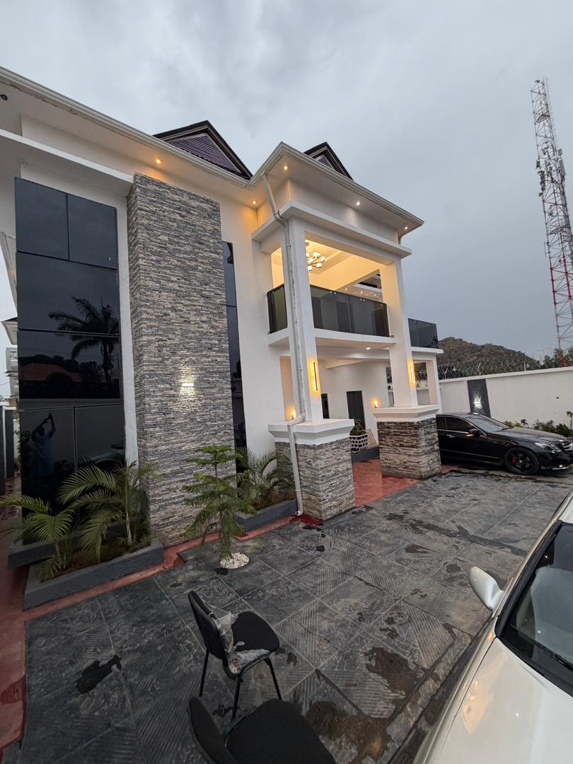 Omo! 😳😳😳😳See  Gayu House.
God when ?

Gayu are we doing the same web3?