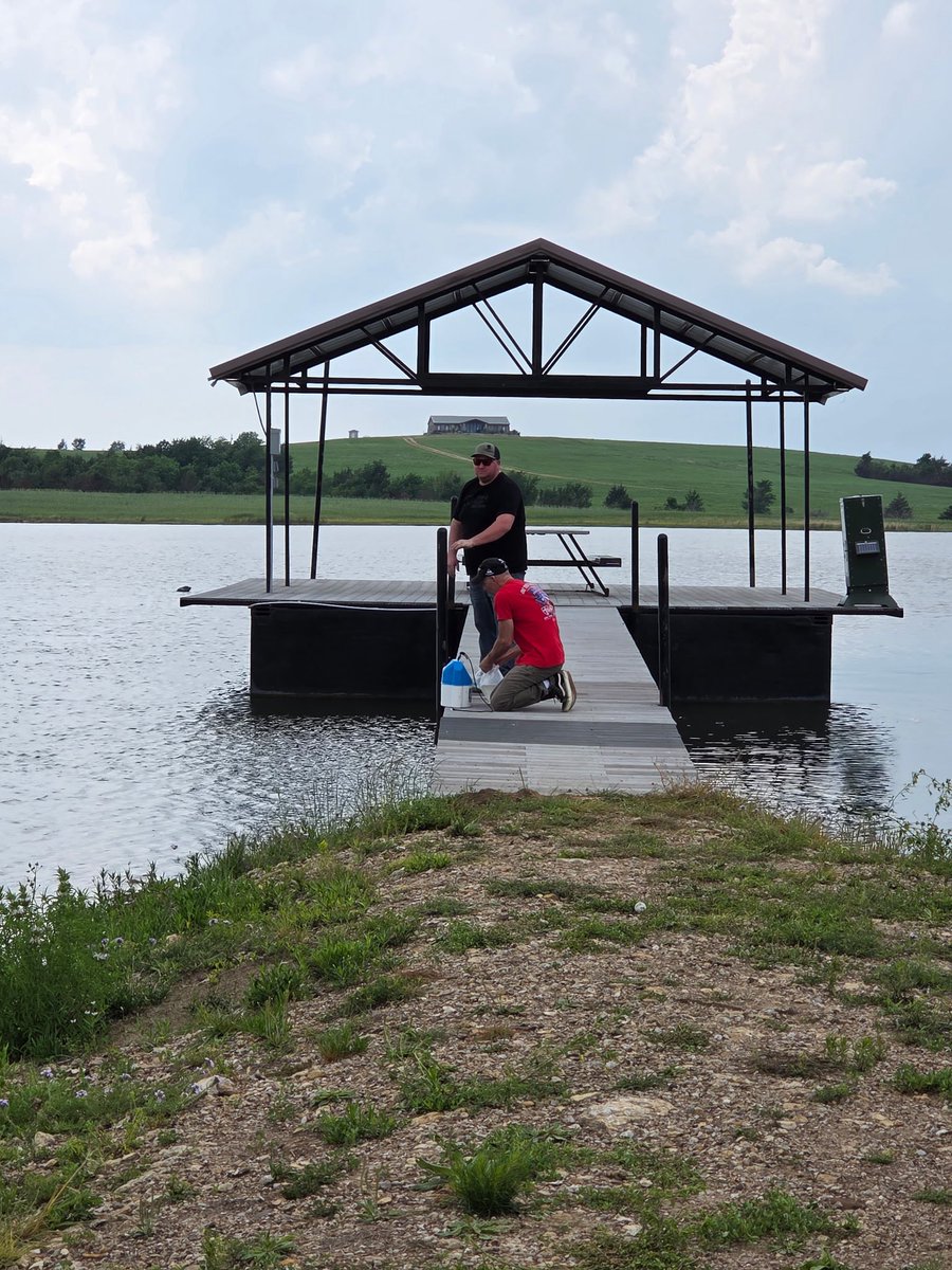OneTribe_22KILL's tweet photo. Our One Tribe Outdoors program hosted an amazing fishing retreat this weekend in Oklahoma! Thank you to the Rich Ranch crew: Barry Rich, Scott McMahon and Davin Rich for hosting us. Great time with good people in the great outdoors. #oklahoma #onetr1be https://t.co/a8MtT5Ps9Y
