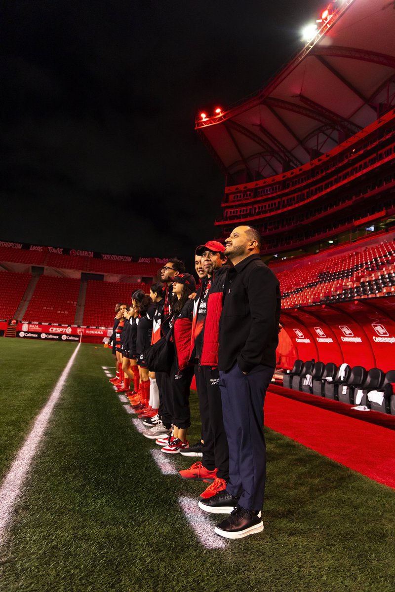 FerSamayoaG's tweet photo. El éxito no siempre es una línea recta.
​Detrás de cada partido hay una metodología, un cuerpo técnico - staff incansable y un grupo de jugadoras que entendieron qué significa portar estos colores. https://t.co/YdGNHqWkH8