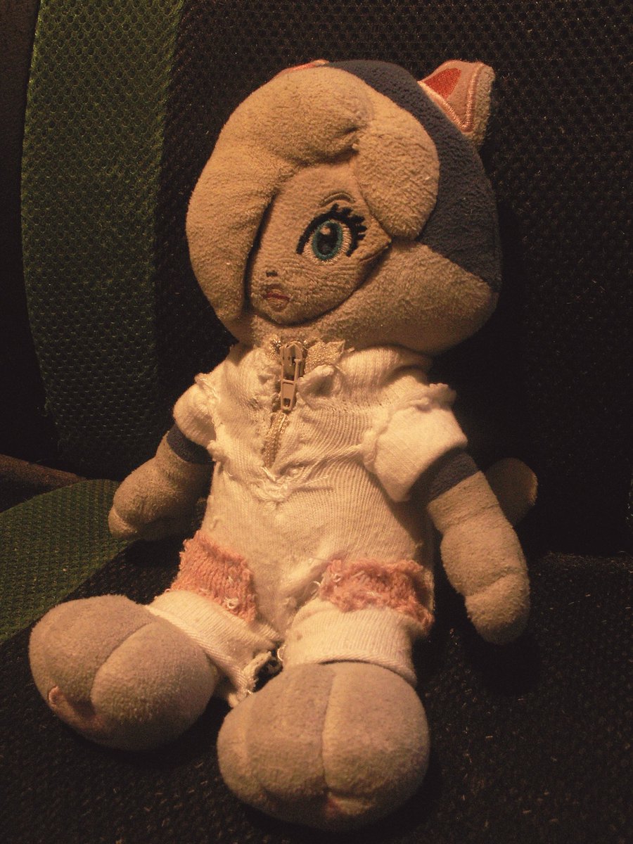 BrownyTheGamer's tweet image. Making a little onesie for rosalina took dont fear..2 to 3 hours reasons that weird adding the zipper in + getting the fit &amp;amp; size right

#sewing #plushie #rosalina #princess