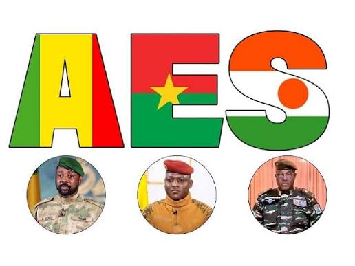 DelphineSankara's tweet image. 🔴L’indifférence des voisins : c’est comme ça que toute l’#Afrique a été colonisée, un Enclos après un autre.
Tirons les leçons de l’histoire.

C’est pourquoi je vous dis souvent que l’Afrique est Orpheline de Leadership Patriote et Visionnaire.

La Lutte Continue....