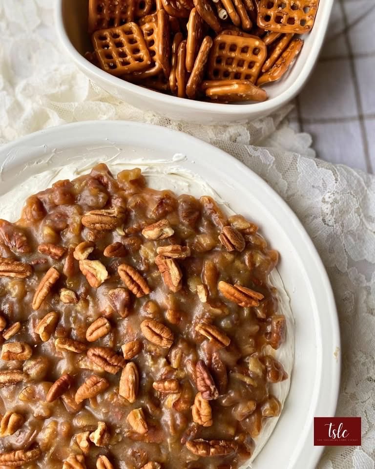SouthLadyCooks's tweet photo. Recipe➡️ https://t.co/e8SJQMPJ96

Pecan Pie Dip is easy to make and soo good! Perfect for your Derby Party!  #appetizerrecipes #KentuckyDerby2026 https://t.co/7xXg4iSzqV