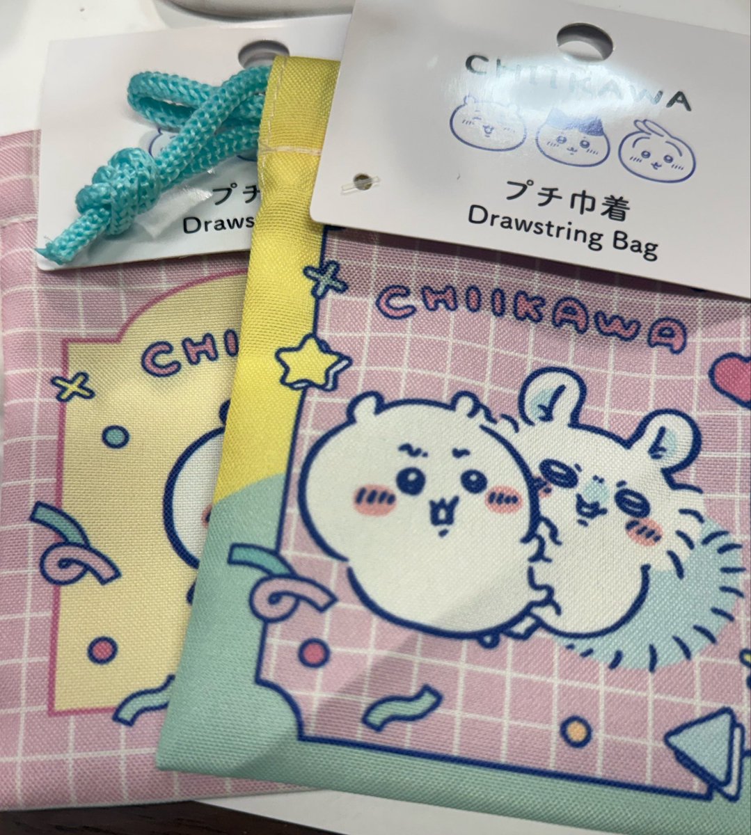 なんでも　ゴールデンウィークに
うちの両親と叔母が旅行に行くらしい。
お金を預けるので　ちいかわご当地キーホルダーを買ってきてもらうよう頼んだけど
封筒に入れてたら忘れられそうだから　この前買ったダイソーの巾着にしたら　主張強くてバッグ開けたら思い出すやろ
