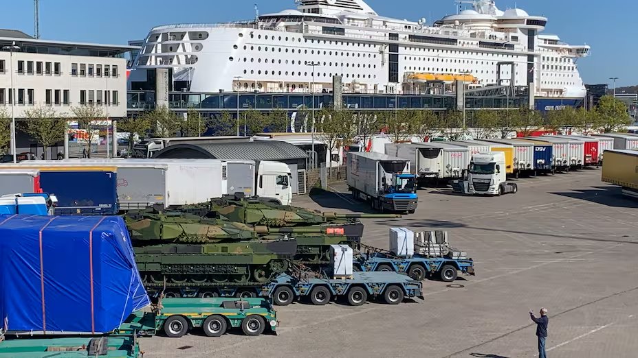 Krystian_Pogr's tweet image. Pierwsze Leopardy 2A8NOR 🇩🇪🇳🇴 są już w drodze do Norwegii 🇳🇴

Norwegia 🇳🇴 zamówiła 54 nowoczesne czołgi #Leopard 2A8NOR 🇩🇪🇳🇴, z opcją rozszerzenia zamówienia o kolejne 18 pojazdów. Dostawy planowane są na lata 2026–2030.

Montaż większości maszyn będzie realizowany na miejscu, w