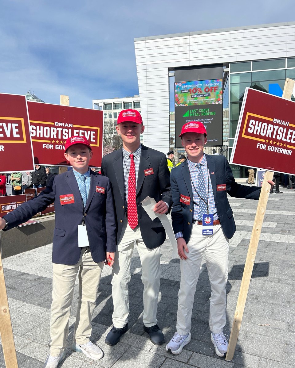 ShortsleeveMA's tweet image. The the three hardest working men at the Convention! Wanted to take a quick moment to thank my three boys Michael, Patrick and Teddy, my wife Liz, and the rest of my friends and family who showed up yesterday. #mapoli #magov