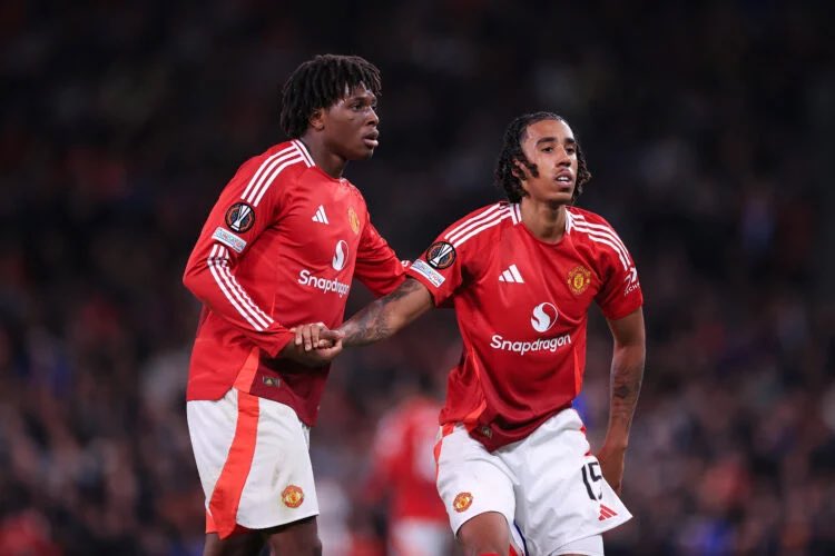 SullyTalkz's tweet photo. 🚨💣 Patrick Dorgu and Leny Yoro returned to group training today as they make huge progress in their recoveries. It remains unclear if whether they are part of the #MUFC squad tomorrow due to how close the game is. Decision will be made by Carrick. https://t.co/DeMlEaVAxa