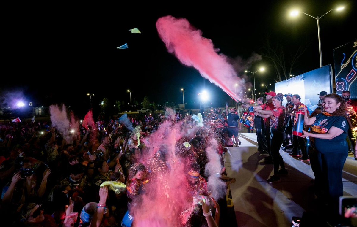 DespiertaNet's tweet image. #AlDía | Misión cumplida: 14 mil duranguenses brillan en Nuestros Héroes Evolution 2026

Con gran ambiente familiar, la carrera reunió a 14 mil participantes en Durango y La Laguna, logrando una recaudación de 985 mil pesos a beneficio de niñas y niños de Casa Hogar. #Durango