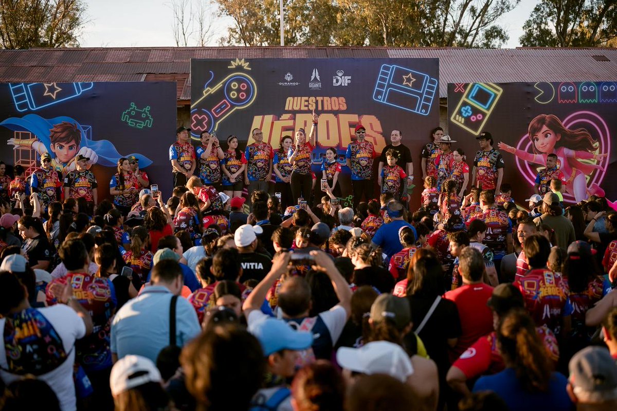 DespiertaNet's tweet image. #AlDía | Misión cumplida: 14 mil duranguenses brillan en Nuestros Héroes Evolution 2026

Con gran ambiente familiar, la carrera reunió a 14 mil participantes en Durango y La Laguna, logrando una recaudación de 985 mil pesos a beneficio de niñas y niños de Casa Hogar. #Durango