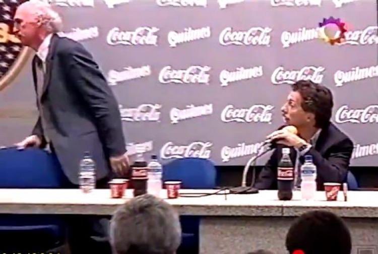 Cumple el Virrey Carlos Bianchi. El más grande DT de clubes de la historia. 
Así lo dejó hablando solo a Macri. 
Bianchi llegó a Boca "a pesar" de Macri, que quería a Passarella. Y debió ser "el Ferguson" de Boca y quedarse para siempre. Se fue 3 veces por culpa del macrismo.