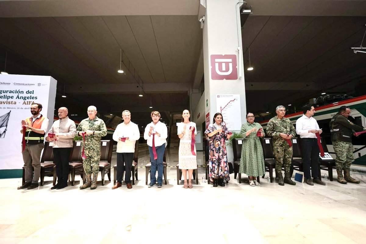 rosaicela_'s tweet image. Este domingo, la Presidenta @Claudiashein inauguró el tren "Felipe Ángeles" Buenavista-AIFA, el cual reducirá los tiempos de traslado de miles de personas que van de la #CDMX hacia el aeropuerto @aifaaero. 🇲🇽🚊✈️ @delfinagomeza @ClaraBrugadaM @juliomenchaca_