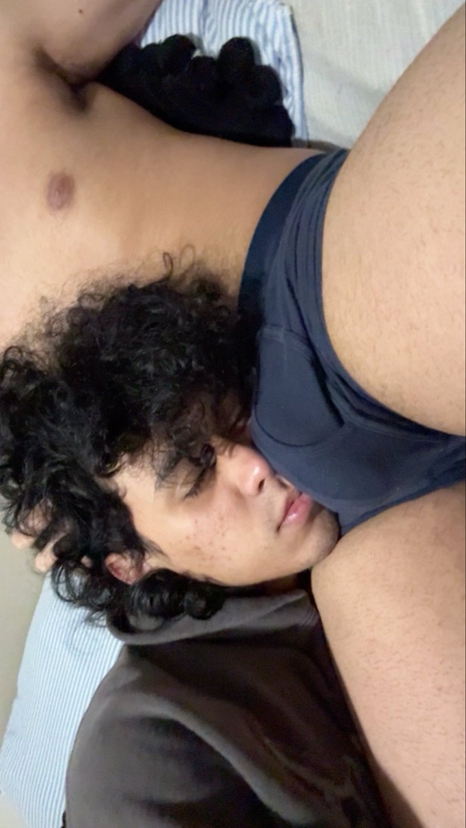 wsym_nzar's tweet photo. نفسي في حد الحين يكون جااد ويناام كذاا بحضني 🤤🤤🤤😋💋💋🔥 https://t.co/rHhMn5sErp