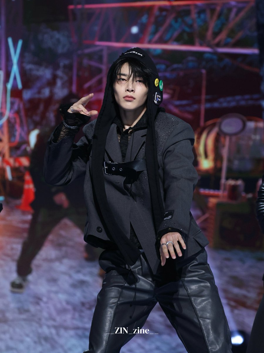 __ZIN_zine__'s tweet image. 250101 MBC 가요대제전 🦊

#StrayKids #SKZ #스트레이키즈 #스키즈
#I_N #아이엔 #양정인